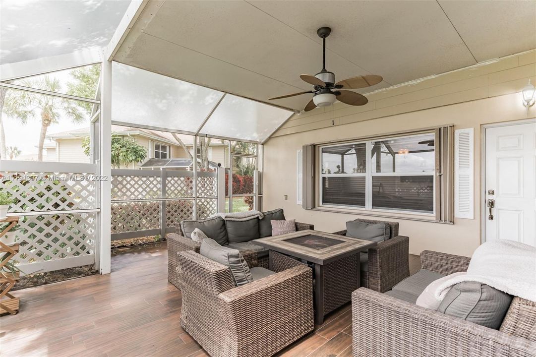 Recently Sold: $345,000 (2 beds, 2 baths, 1374 Square Feet)