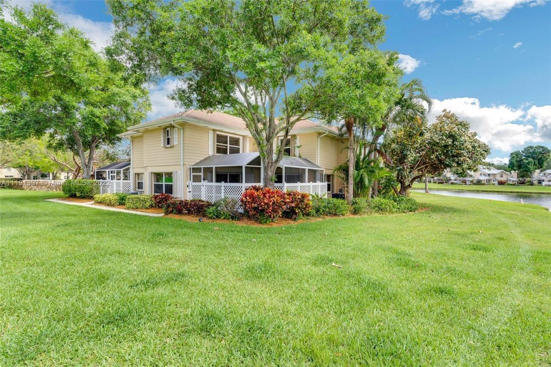 Recently Sold: $345,000 (2 beds, 2 baths, 1374 Square Feet)