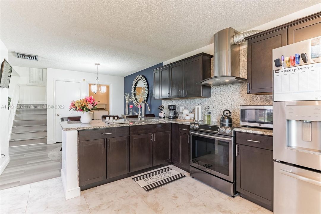 Recently Sold: $345,000 (2 beds, 2 baths, 1374 Square Feet)