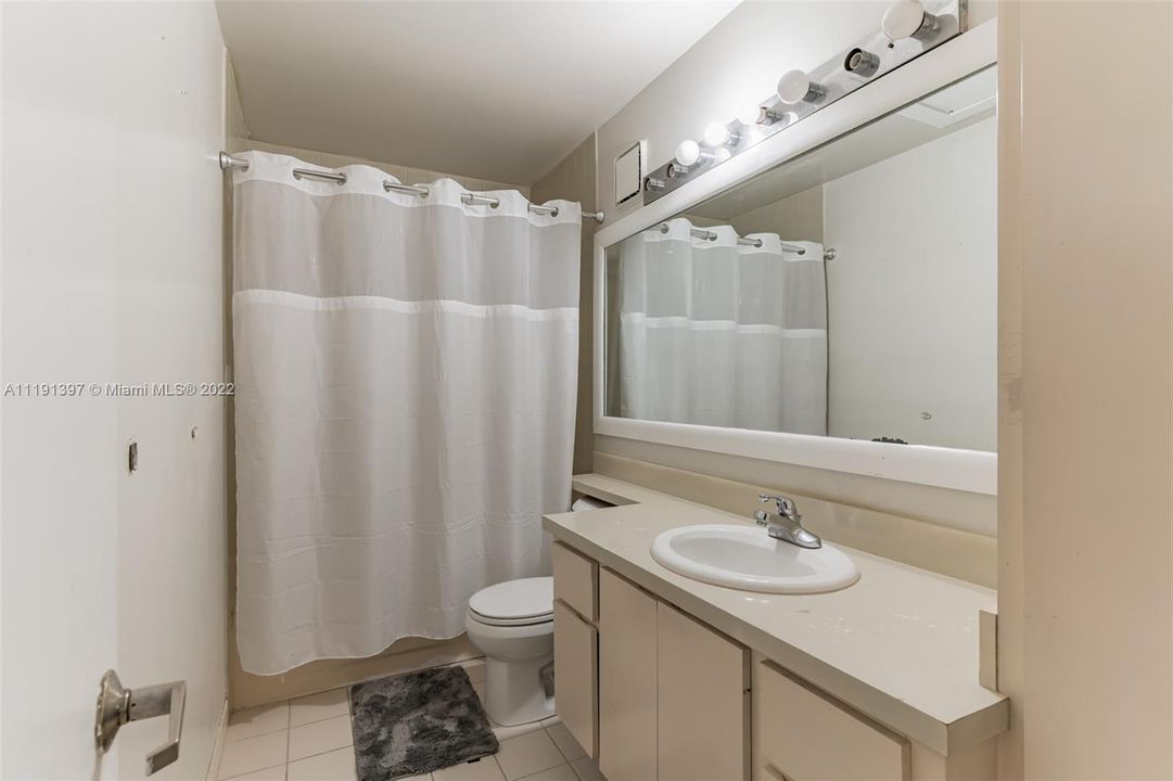 Recently Sold: $345,000 (2 beds, 2 baths, 1374 Square Feet)