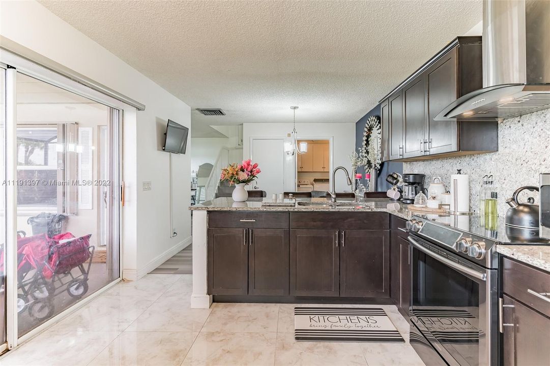 Recently Sold: $345,000 (2 beds, 2 baths, 1374 Square Feet)