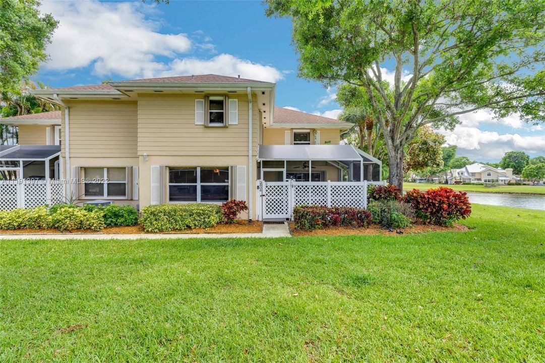 Recently Sold: $345,000 (2 beds, 2 baths, 1374 Square Feet)