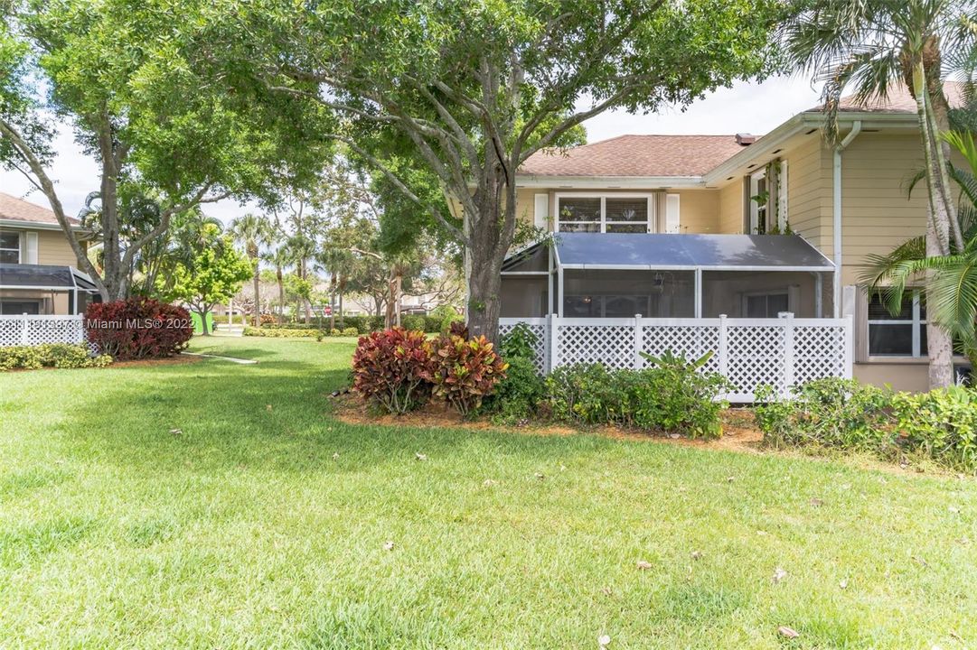 Recently Sold: $345,000 (2 beds, 2 baths, 1374 Square Feet)