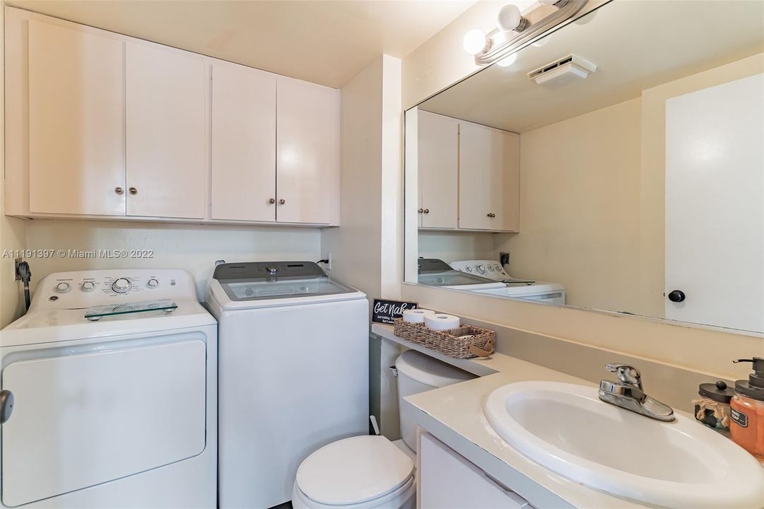 Recently Sold: $345,000 (2 beds, 2 baths, 1374 Square Feet)