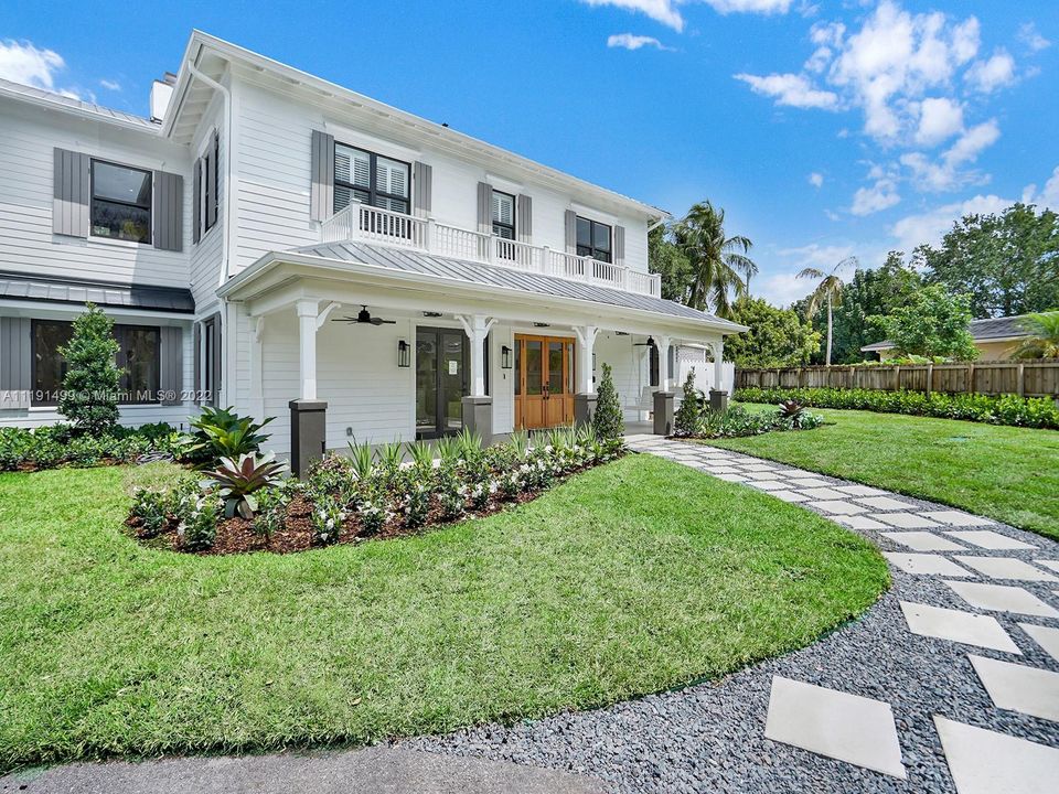 Recently Sold: $2,900,000 (5 beds, 4 baths, 4633 Square Feet)