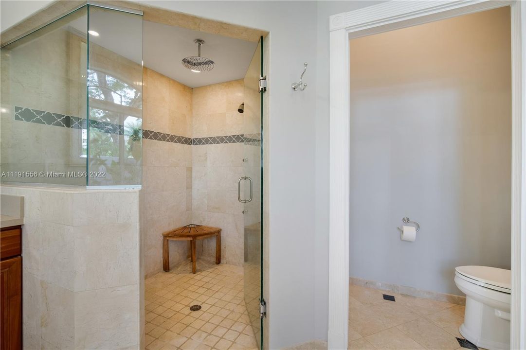 最近售出: $3,849,000 (6 贝兹, 4 浴室, 5603 平方英尺)
