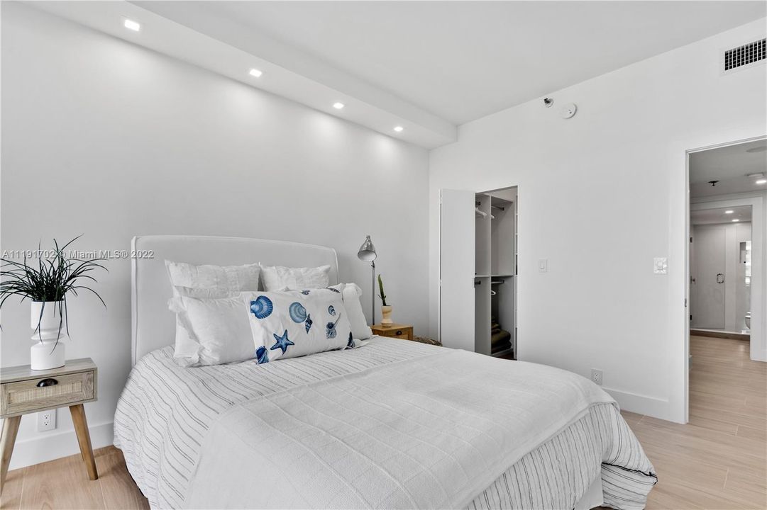 Recently Sold: $1,680,000 (2 beds, 2 baths, 1532 Square Feet)