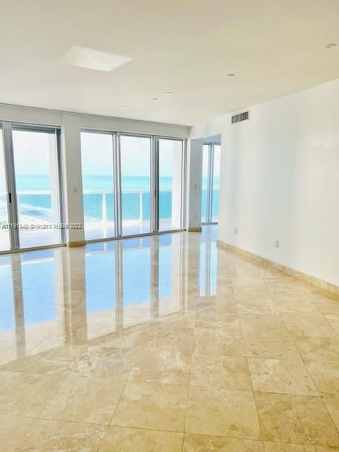 Recently Sold: $2,990,000 (2 beds, 2 baths, 2160 Square Feet)