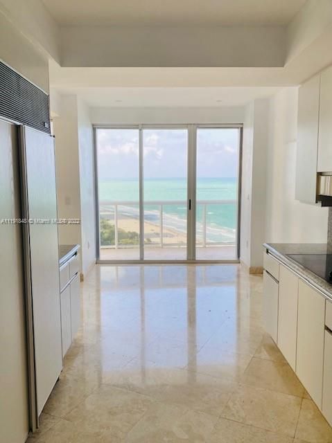 Recently Sold: $2,990,000 (2 beds, 2 baths, 2160 Square Feet)