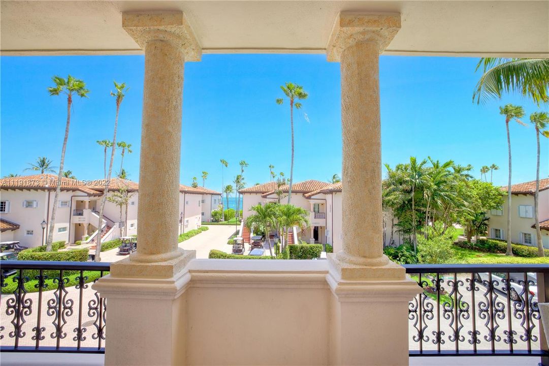 Recently Sold: $2,500,000 (3 beds, 2 baths, 1875 Square Feet)