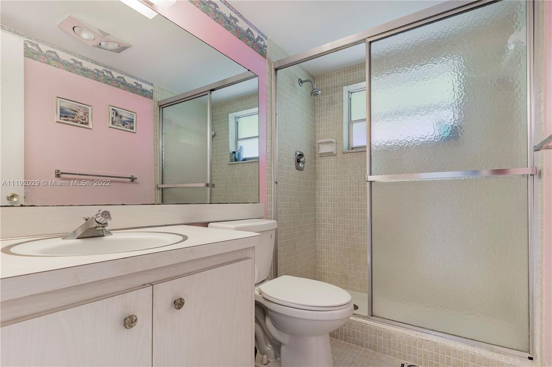 最近售出: $179,000 (2 贝兹, 2 浴室, 992 平方英尺)