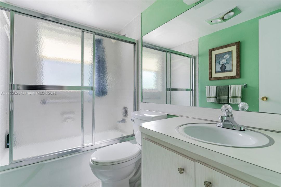 最近售出: $179,000 (2 贝兹, 2 浴室, 992 平方英尺)
