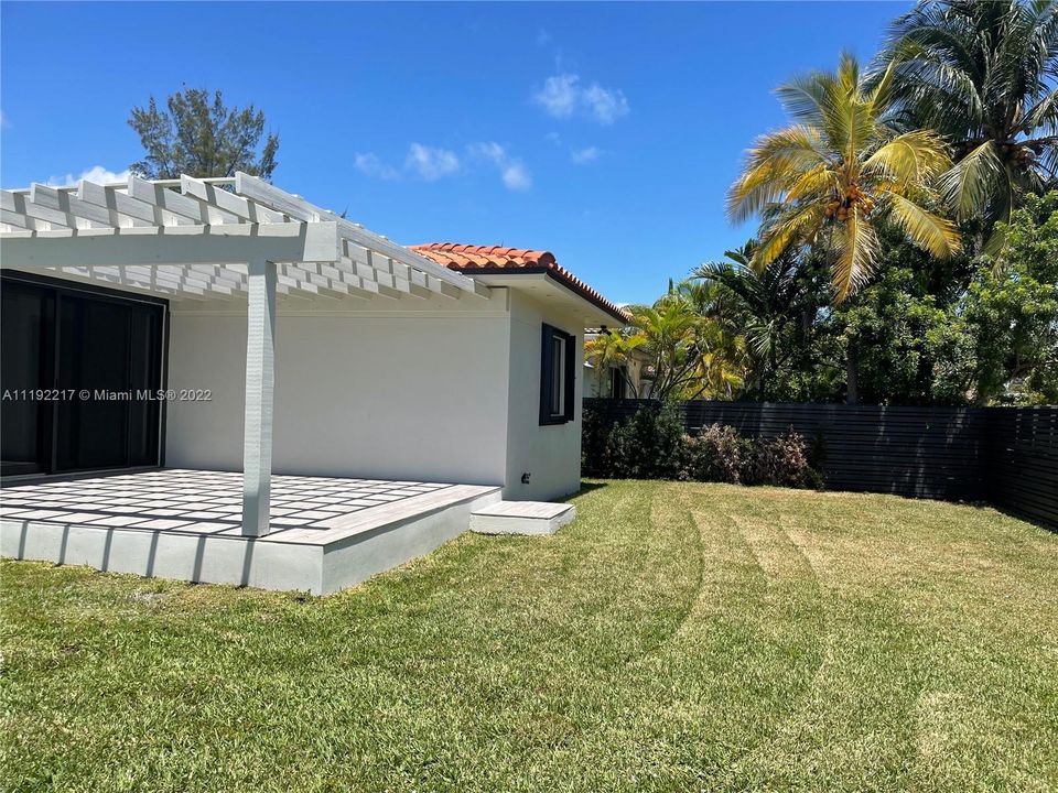 Recently Sold: $1,799,000 (3 beds, 2 baths, 1894 Square Feet)
