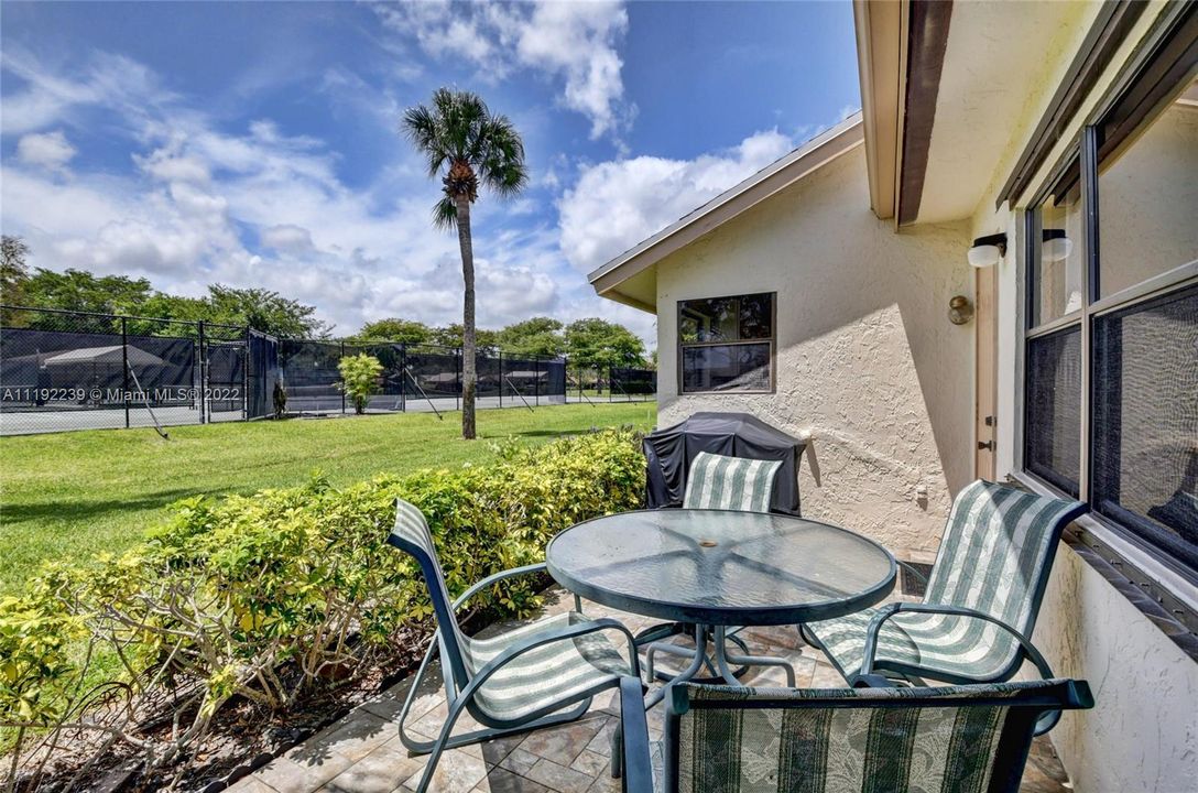 Vendido Recientemente: $299,000 (2 camas, 2 baños, 1225 Pies cuadrados)