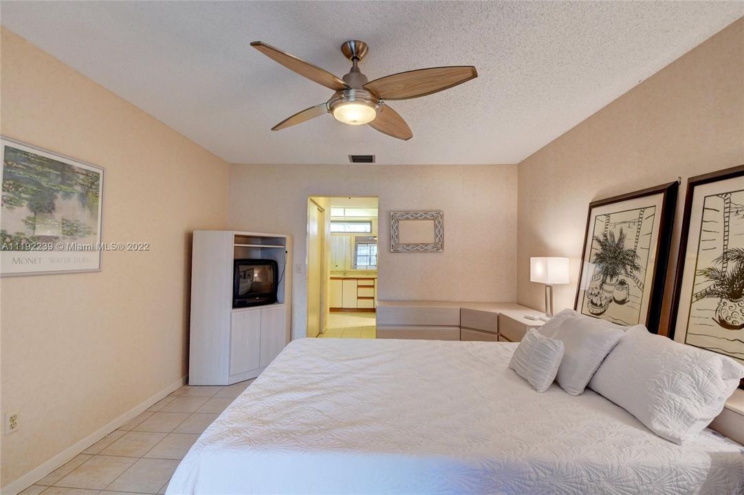 Vendido Recientemente: $299,000 (2 camas, 2 baños, 1225 Pies cuadrados)