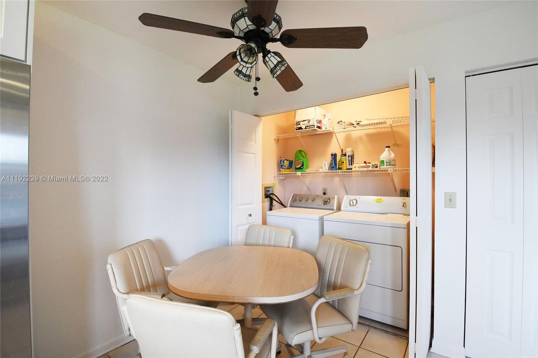 Vendido Recientemente: $299,000 (2 camas, 2 baños, 1225 Pies cuadrados)