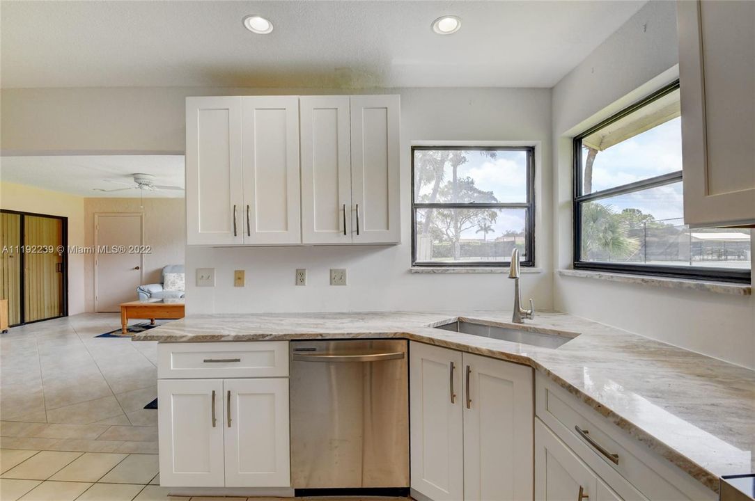 Vendido Recientemente: $299,000 (2 camas, 2 baños, 1225 Pies cuadrados)