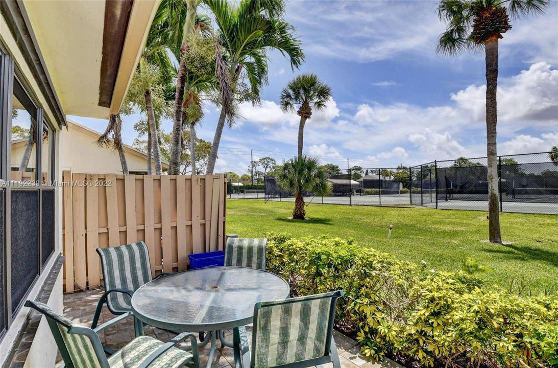 Vendido Recientemente: $299,000 (2 camas, 2 baños, 1225 Pies cuadrados)