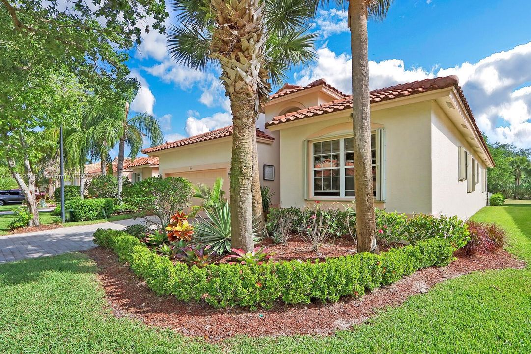 Недавно продано: $476,000 (2 спален, 2 ванн, 2030 Квадратных фут)