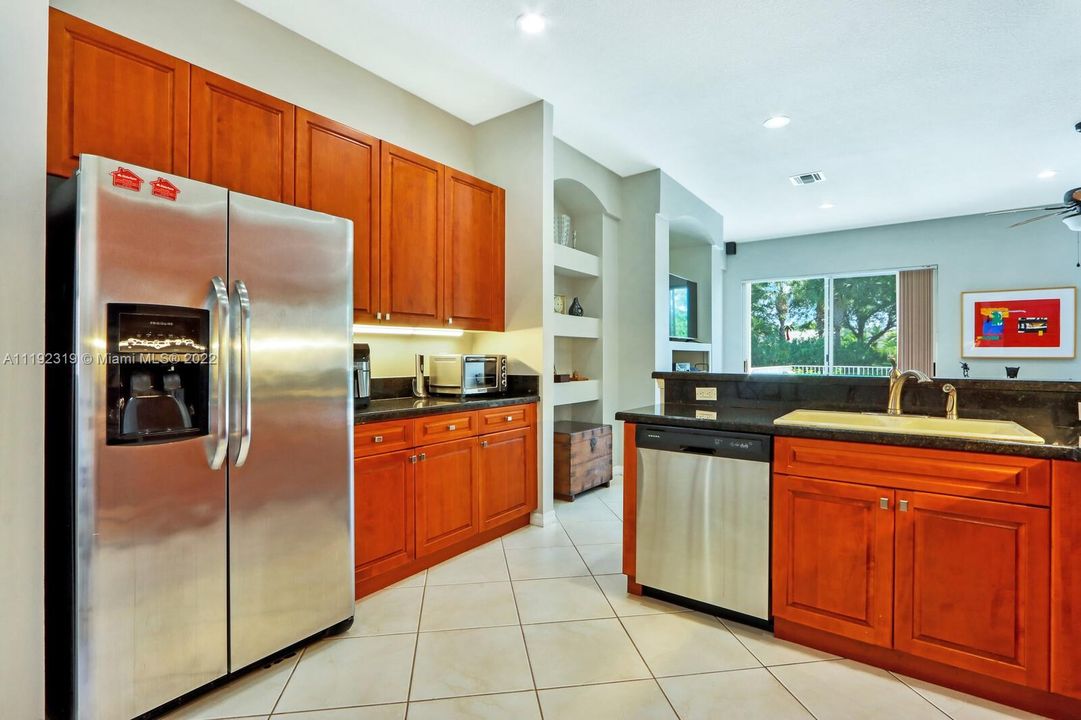 Недавно продано: $476,000 (2 спален, 2 ванн, 2030 Квадратных фут)