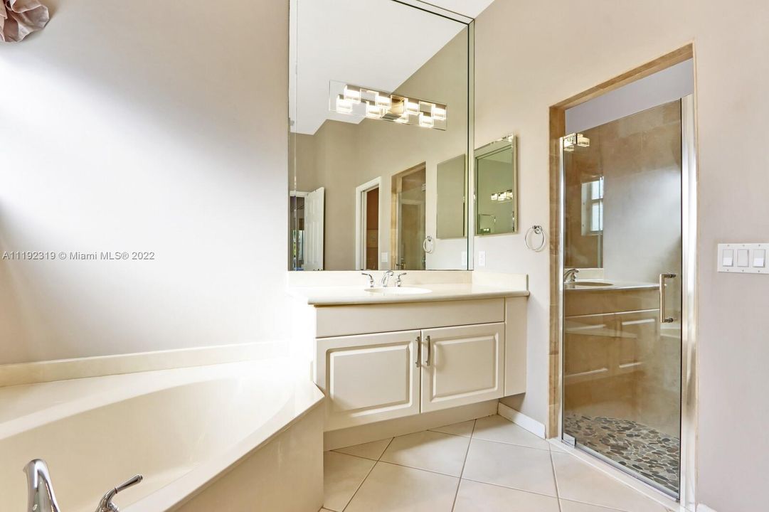 Недавно продано: $476,000 (2 спален, 2 ванн, 2030 Квадратных фут)