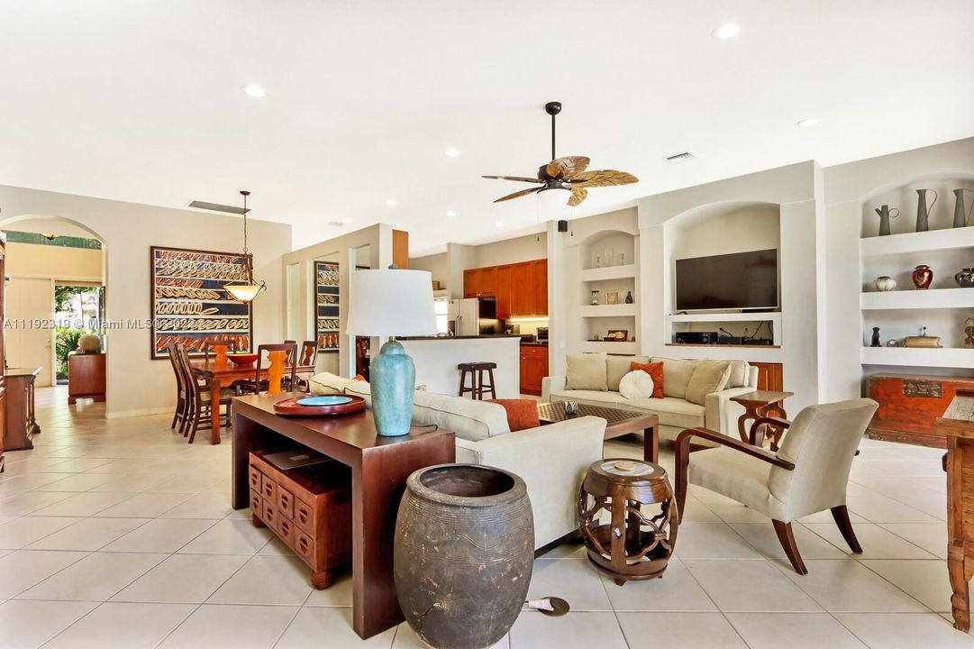 Недавно продано: $476,000 (2 спален, 2 ванн, 2030 Квадратных фут)