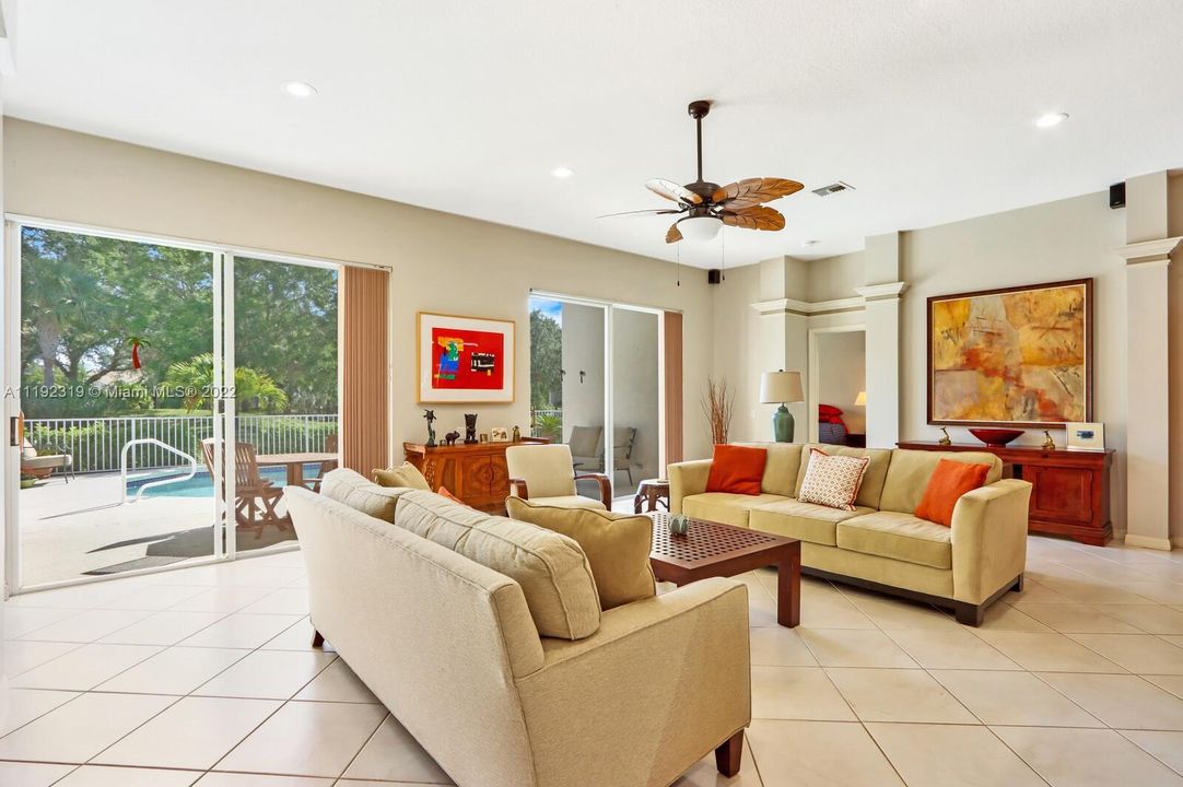 Недавно продано: $476,000 (2 спален, 2 ванн, 2030 Квадратных фут)