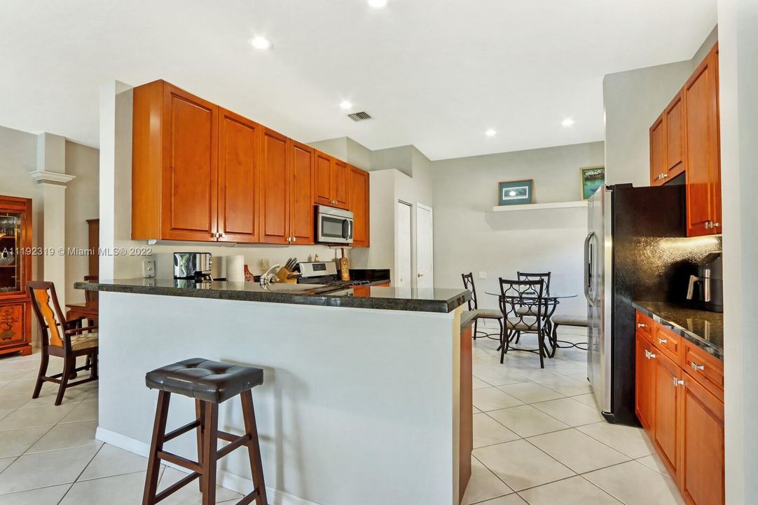 Недавно продано: $476,000 (2 спален, 2 ванн, 2030 Квадратных фут)