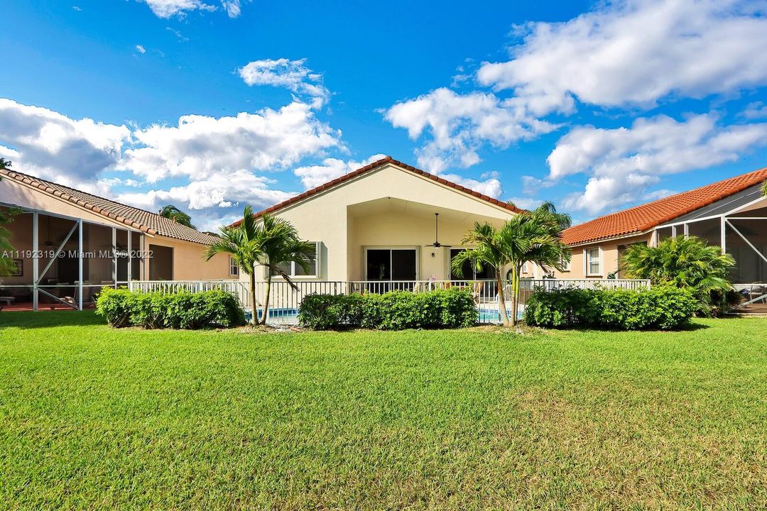 Недавно продано: $476,000 (2 спален, 2 ванн, 2030 Квадратных фут)