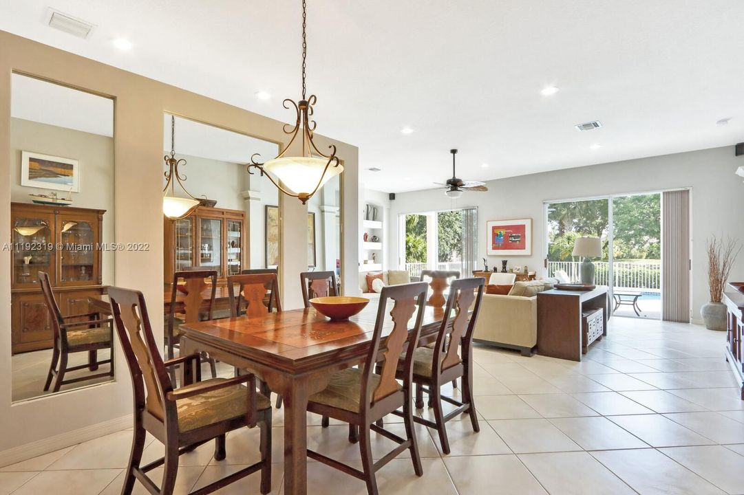 Недавно продано: $476,000 (2 спален, 2 ванн, 2030 Квадратных фут)