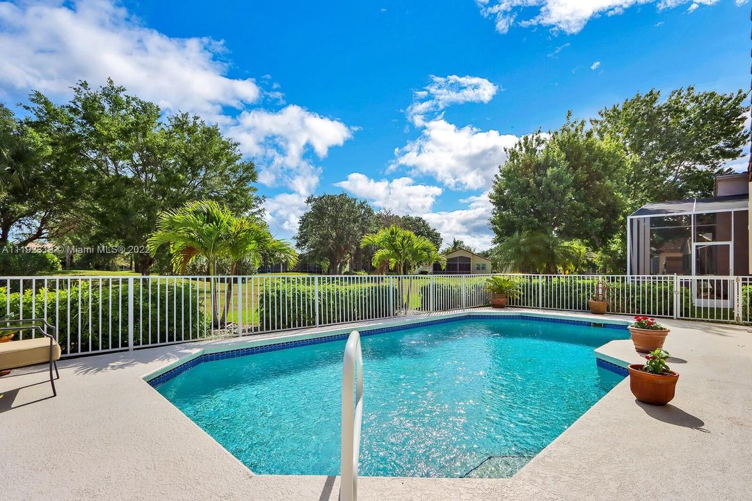 Недавно продано: $476,000 (2 спален, 2 ванн, 2030 Квадратных фут)