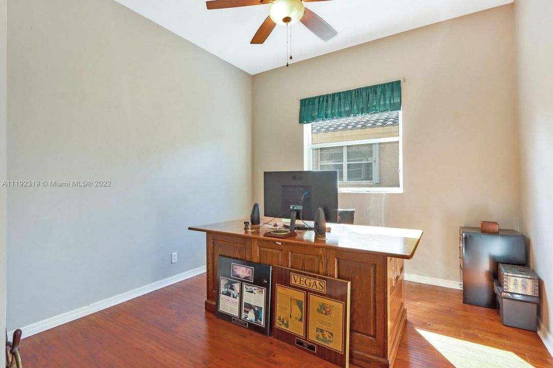 Недавно продано: $476,000 (2 спален, 2 ванн, 2030 Квадратных фут)