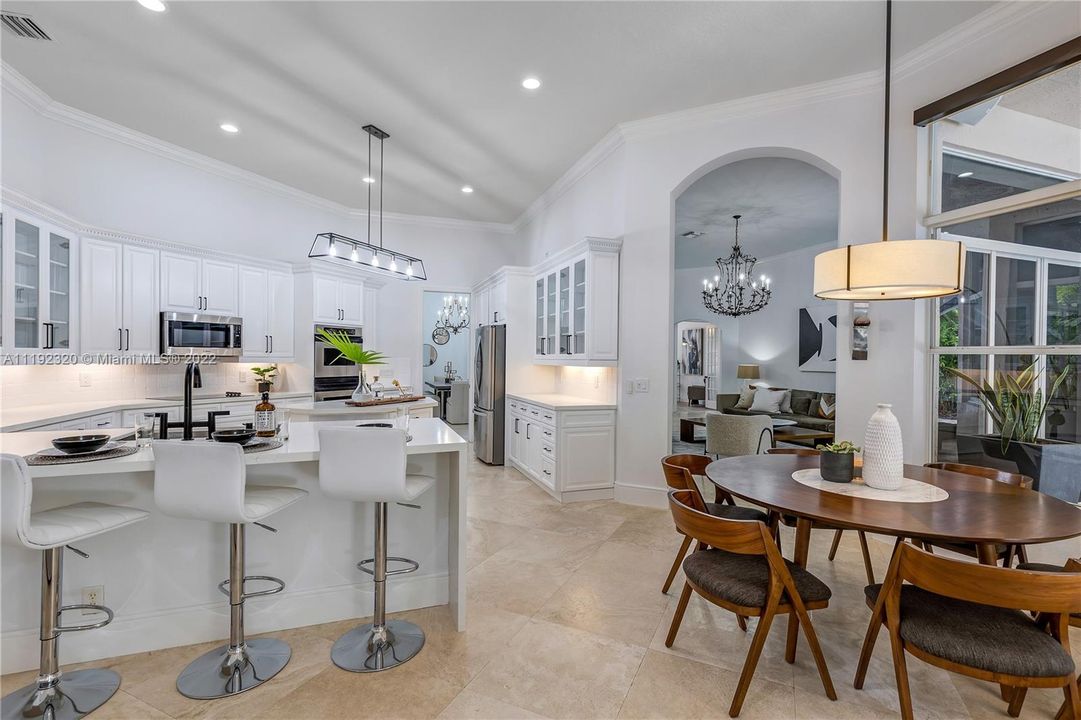 Recently Sold: $2,399,000 (6 beds, 4 baths, 4687 Square Feet)