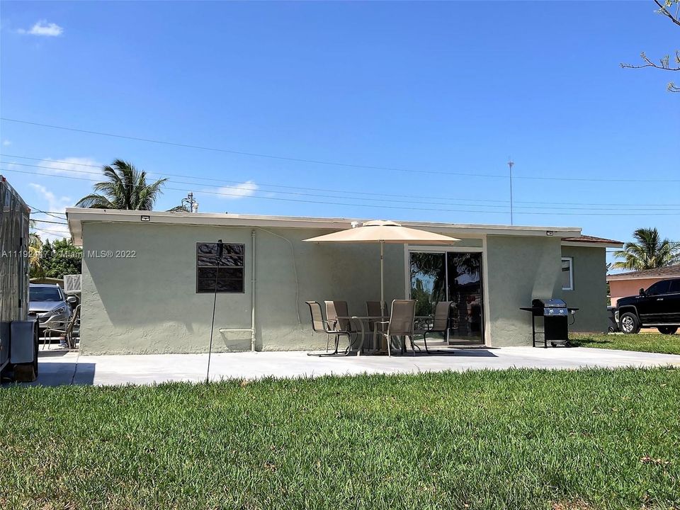 Recently Sold: $475,000 (3 beds, 2 baths, 1332 Square Feet)