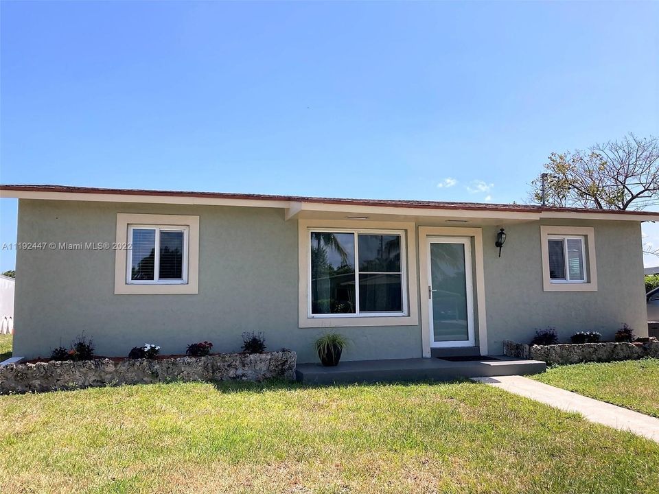 Recently Sold: $475,000 (3 beds, 2 baths, 1332 Square Feet)