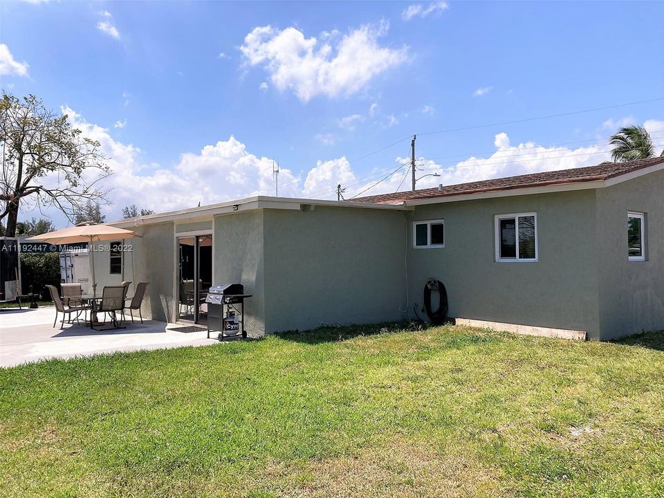 Recently Sold: $475,000 (3 beds, 2 baths, 1332 Square Feet)
