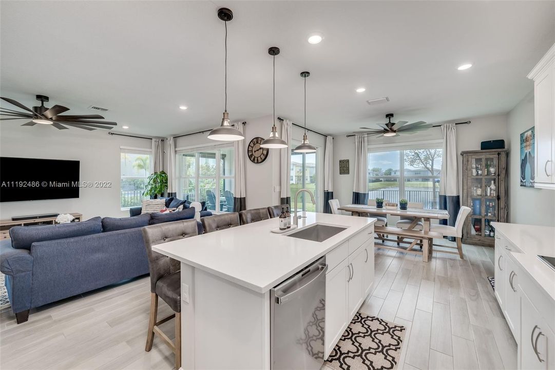 Recently Sold: $749,000 (5 beds, 3 baths, 2622 Square Feet)