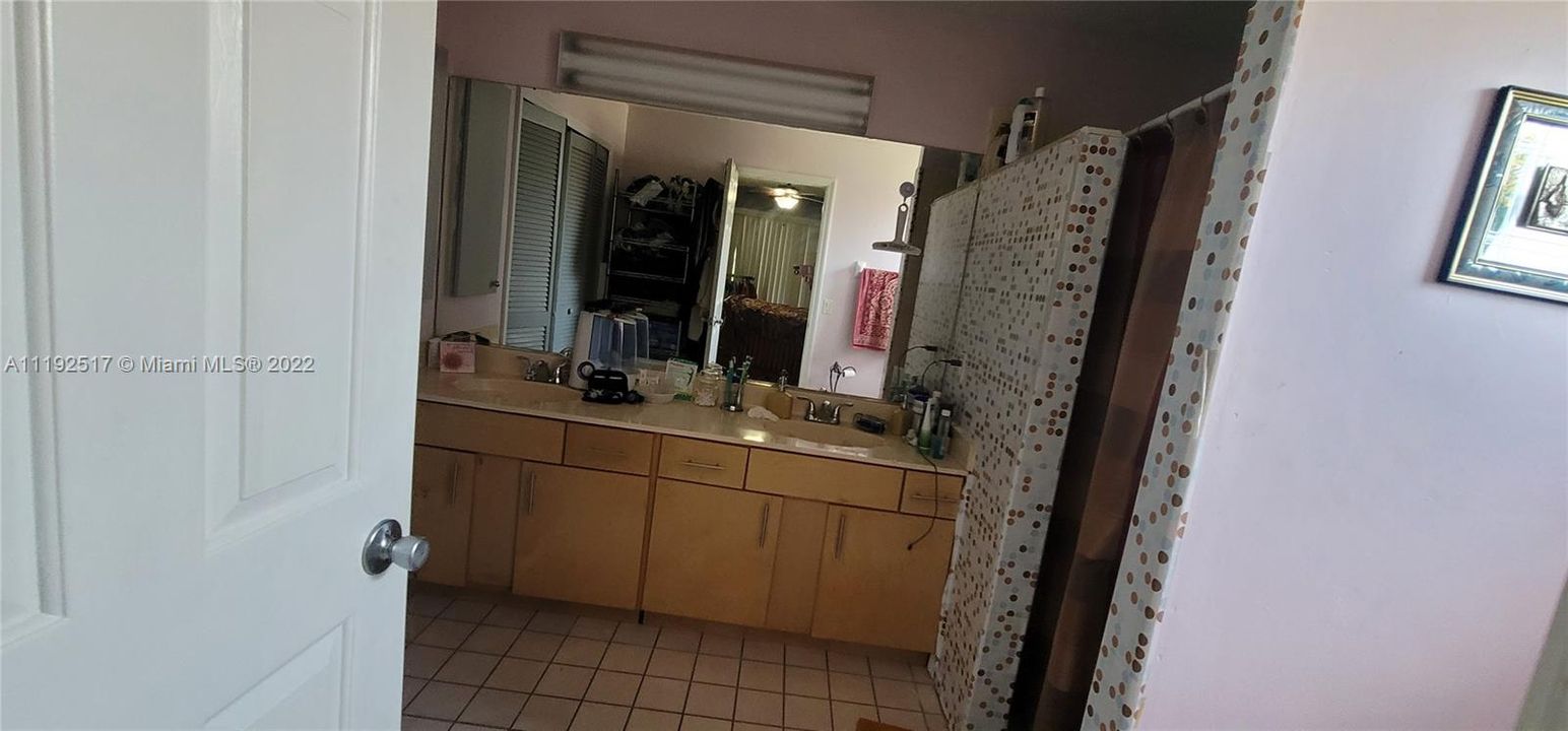 Vendido Recientemente: $290,000 (3 camas, 2 baños, 1232 Pies cuadrados)