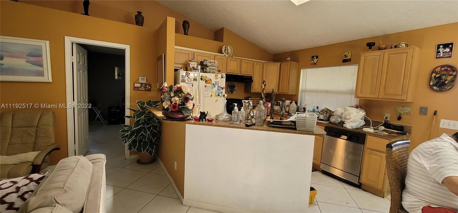 Vendido Recientemente: $290,000 (3 camas, 2 baños, 1232 Pies cuadrados)