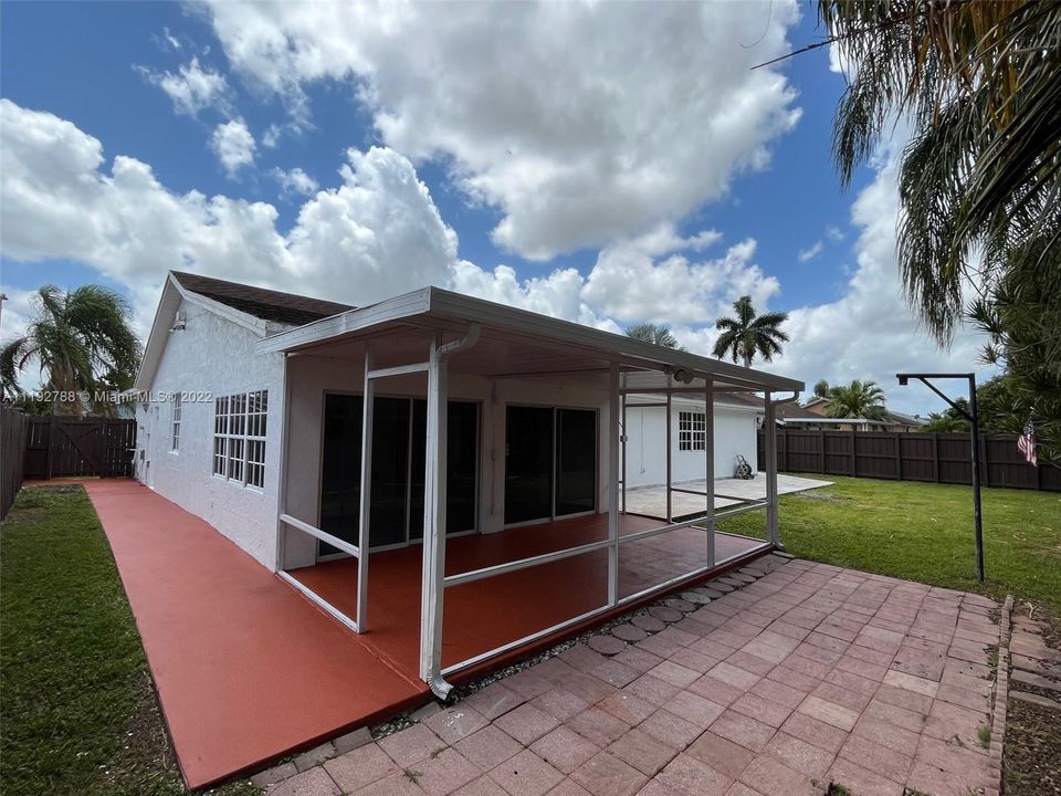 Recently Rented: $3,000 (3 beds, 2 baths, 1711 Square Feet)