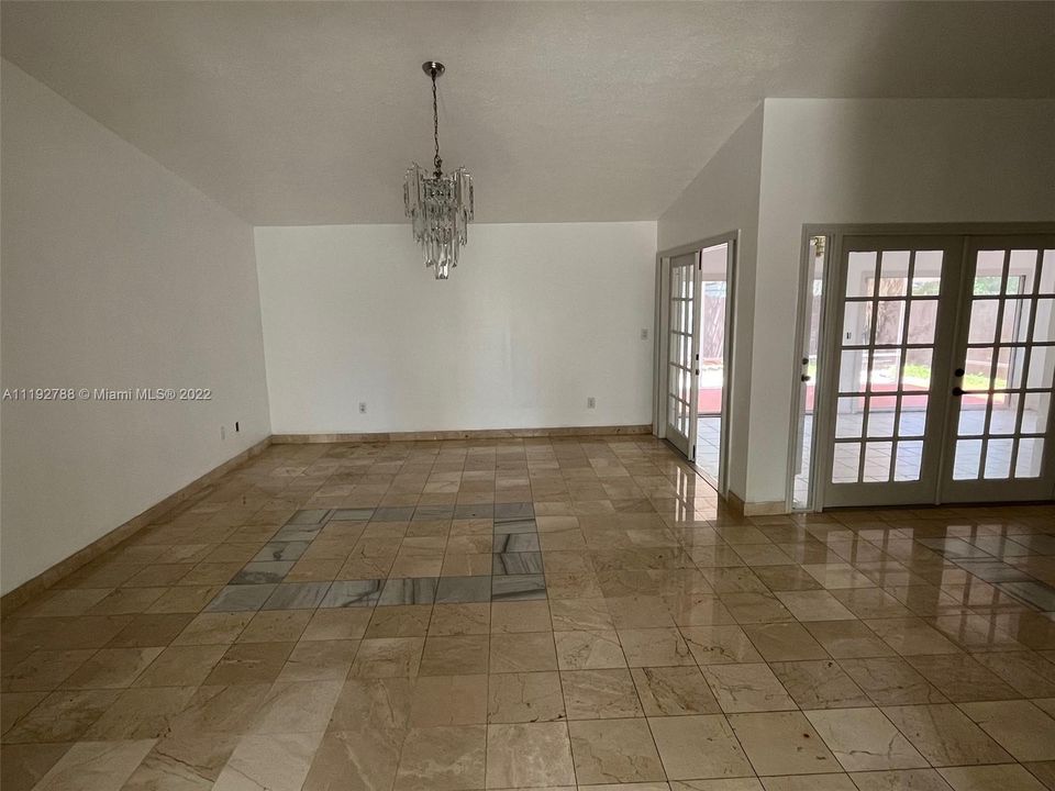Recently Rented: $3,000 (3 beds, 2 baths, 1711 Square Feet)