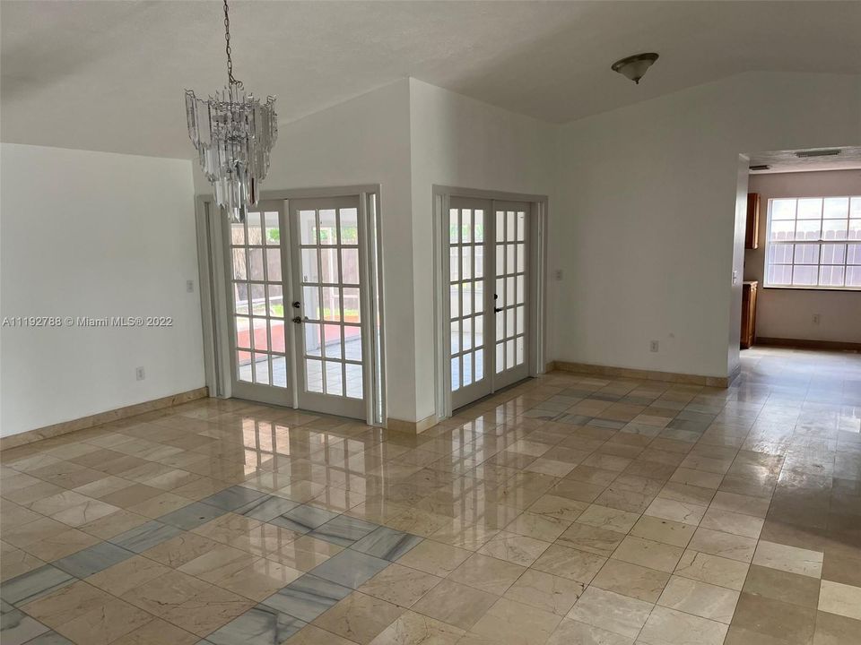 Recently Rented: $3,000 (3 beds, 2 baths, 1711 Square Feet)