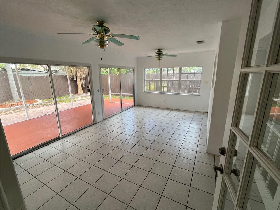 Recently Rented: $3,000 (3 beds, 2 baths, 1711 Square Feet)