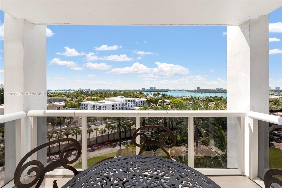 Recently Sold: $949,000 (2 beds, 2 baths, 1056 Square Feet)