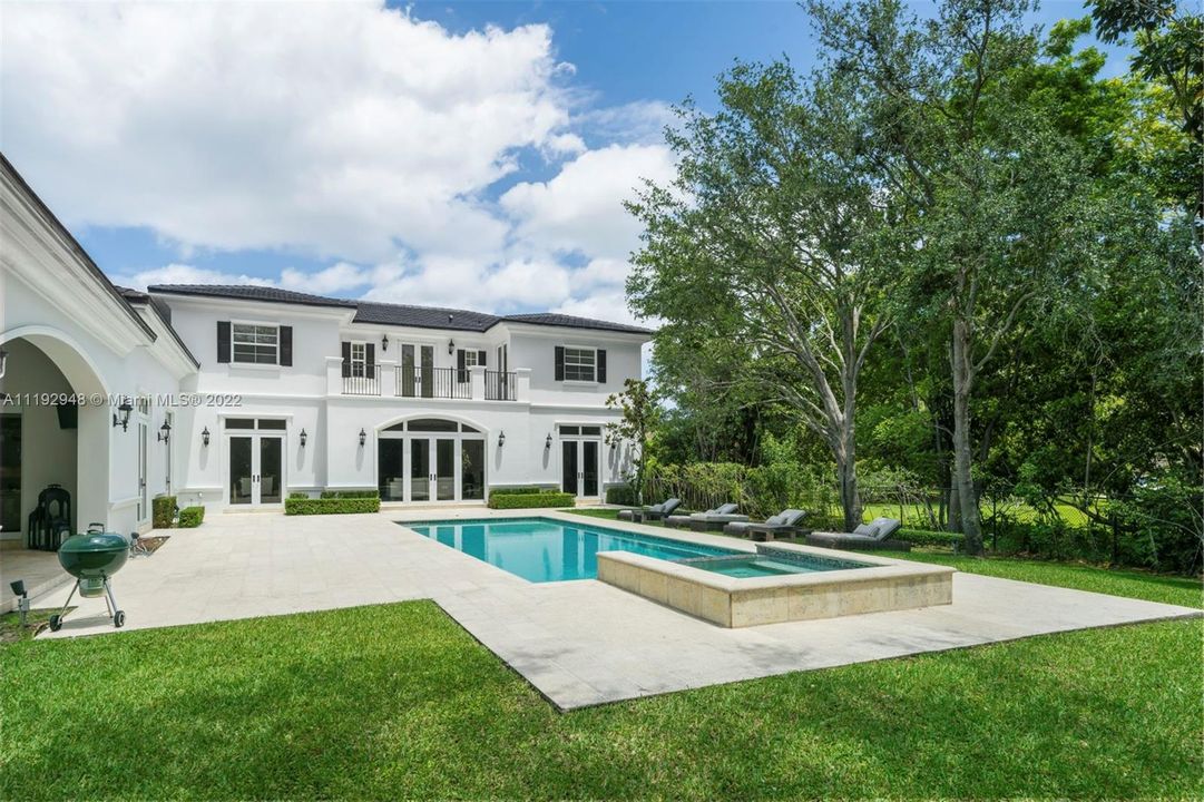 Recently Sold: $5,290,000 (6 beds, 7 baths, 6642 Square Feet)