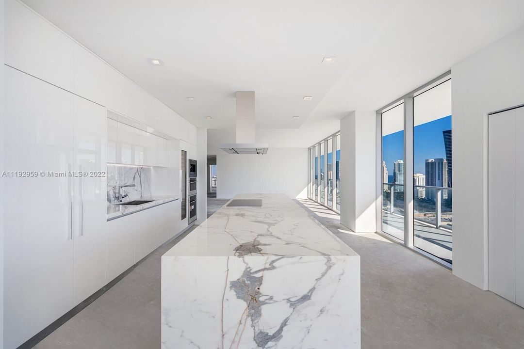 Recently Sold: $3,500,000 (4 beds, 4 baths, 3877 Square Feet)