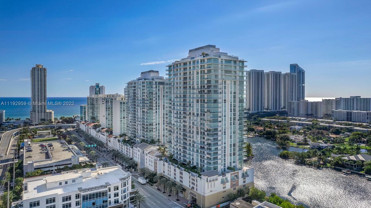 Recently Sold: $3,500,000 (4 beds, 4 baths, 3877 Square Feet)