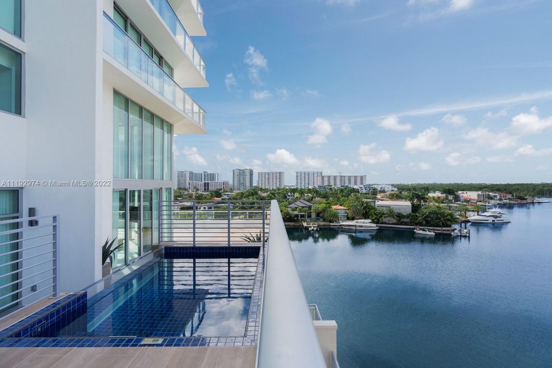 Recently Sold: $3,950,000 (3 beds, 3 baths, 3248 Square Feet)