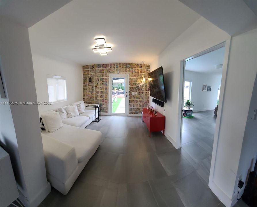 Recientemente alquilado: $9,000 (5 camas, 3 baños, 2355 Pies cuadrados)