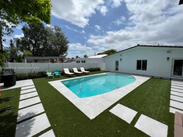 Recientemente alquilado: $9,000 (5 camas, 3 baños, 2355 Pies cuadrados)